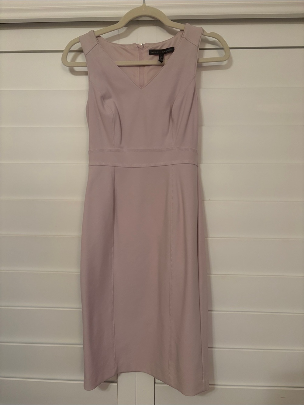 White House Black Market Sleeveless V-Neck Sheath Dress in Dusty Lilac